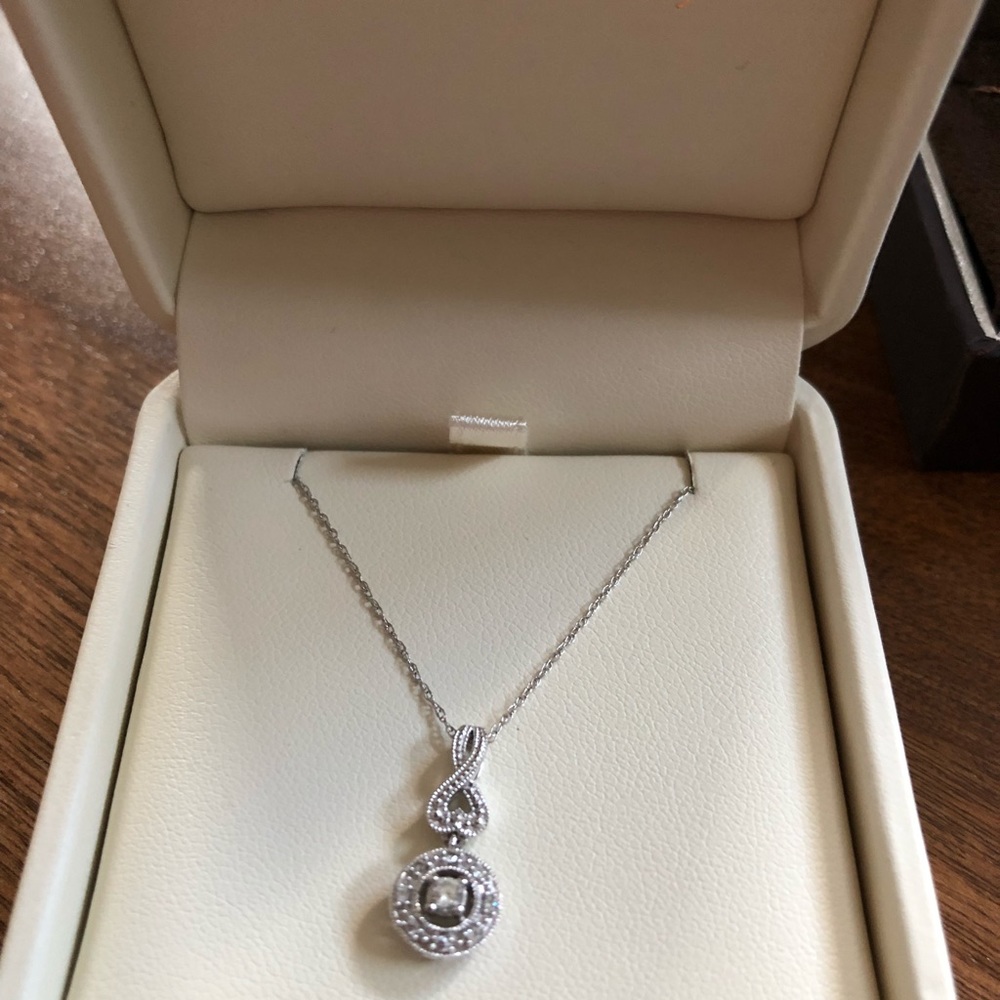 White gold diamond pendant with chain
